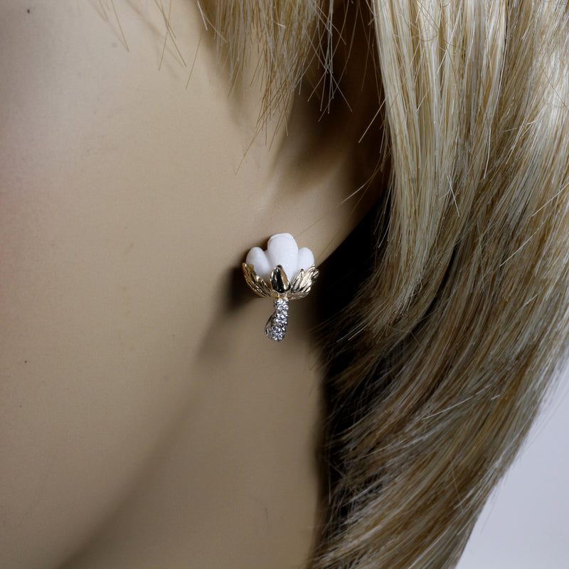 Set of Cotton Boll Necklace And Stud Earrings with Diamonds in Yellow Gold