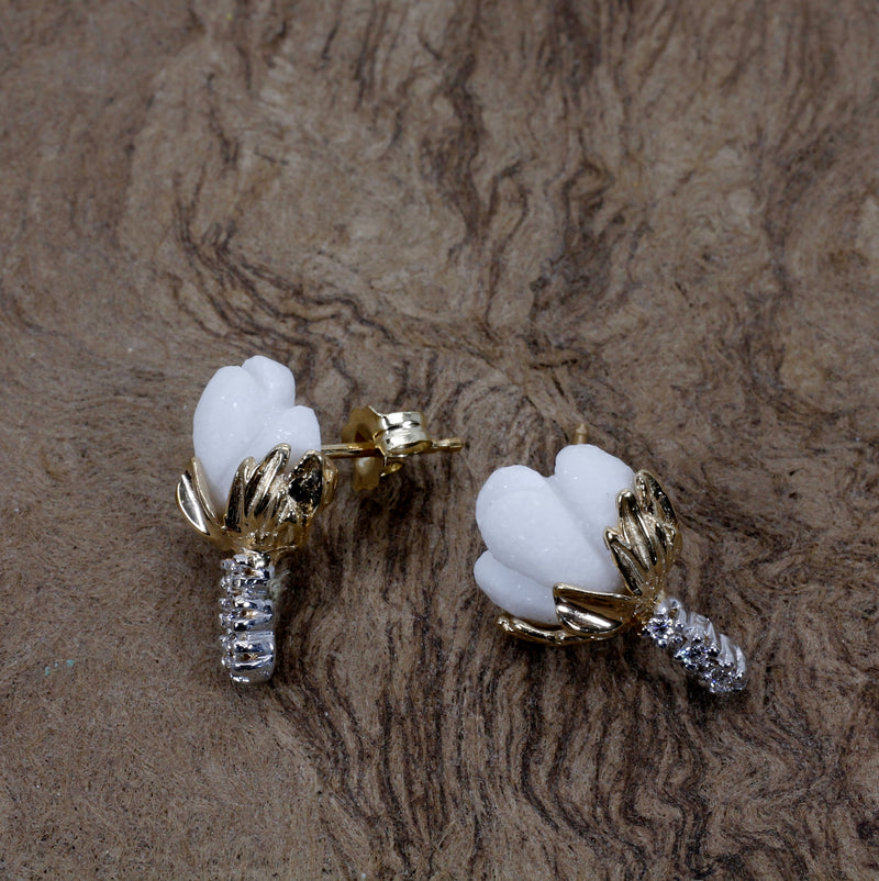 Set of Cotton Boll Necklace And Stud Earrings with Diamonds in Yellow Gold