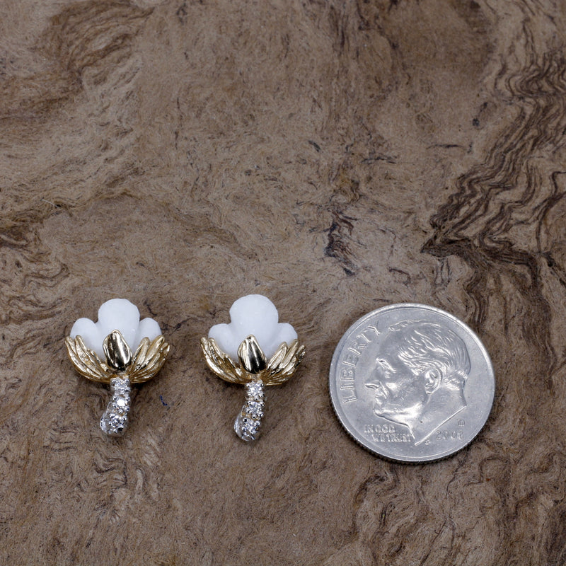 Set of Cotton Boll Necklace And Stud Earrings with Diamonds in Yellow Gold