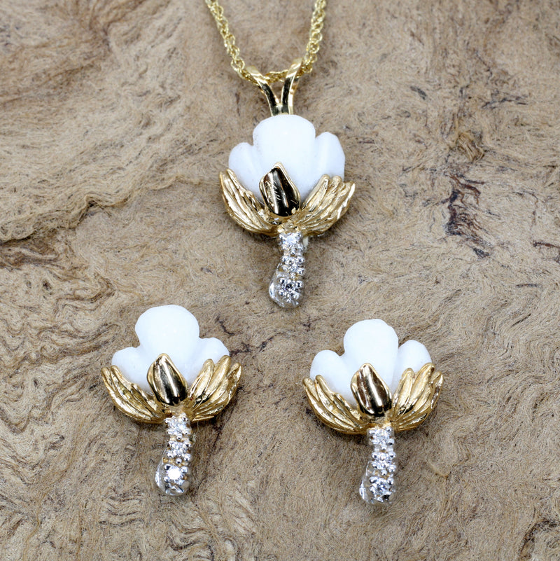 Set of Cotton Boll Necklace And Stud Earrings with Diamonds in Yellow Gold