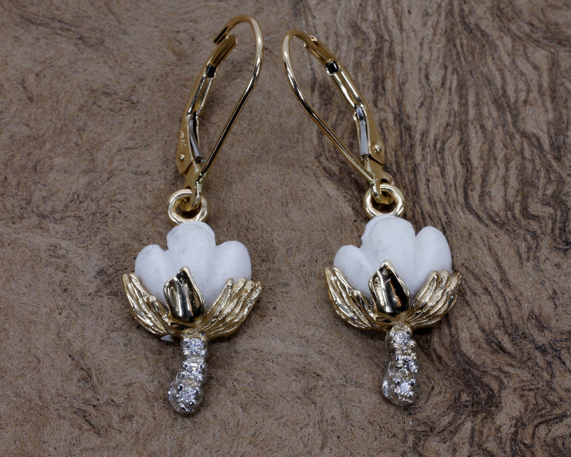 Cotton Boll Necklace And Dangle Earrings with Diamonds in Yellow Gold