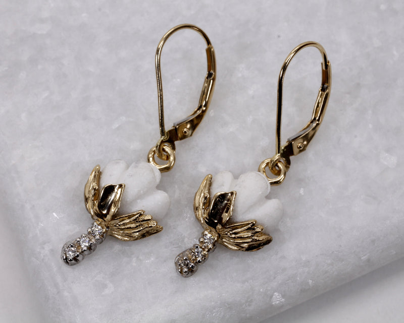 Cotton Boll Necklace And Dangle Earrings with Diamonds in Yellow Gold