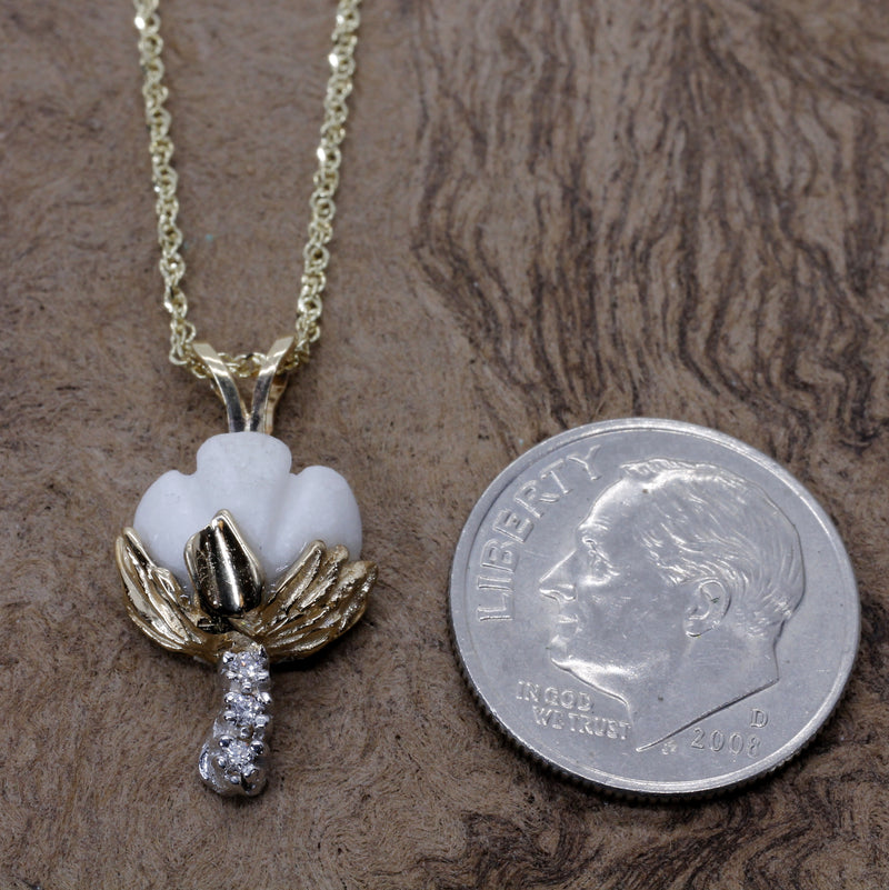 Set of Cotton Boll Necklace And Stud Earrings with Diamonds in Yellow Gold