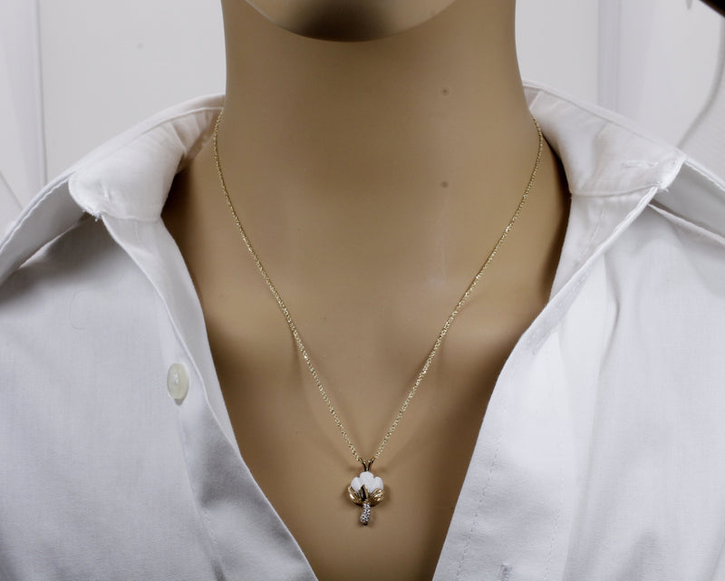 Set of Cotton Boll Necklace And Stud Earrings with Diamonds in Yellow Gold