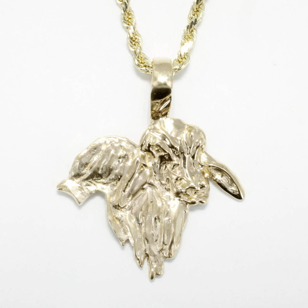How is the pendant designed?