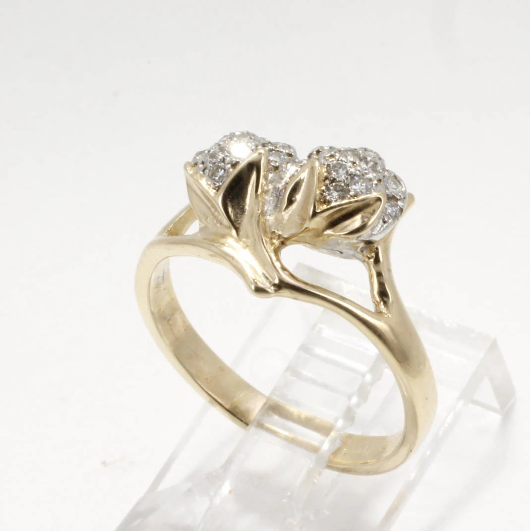 How can you tell if a diamond ring is real gold?