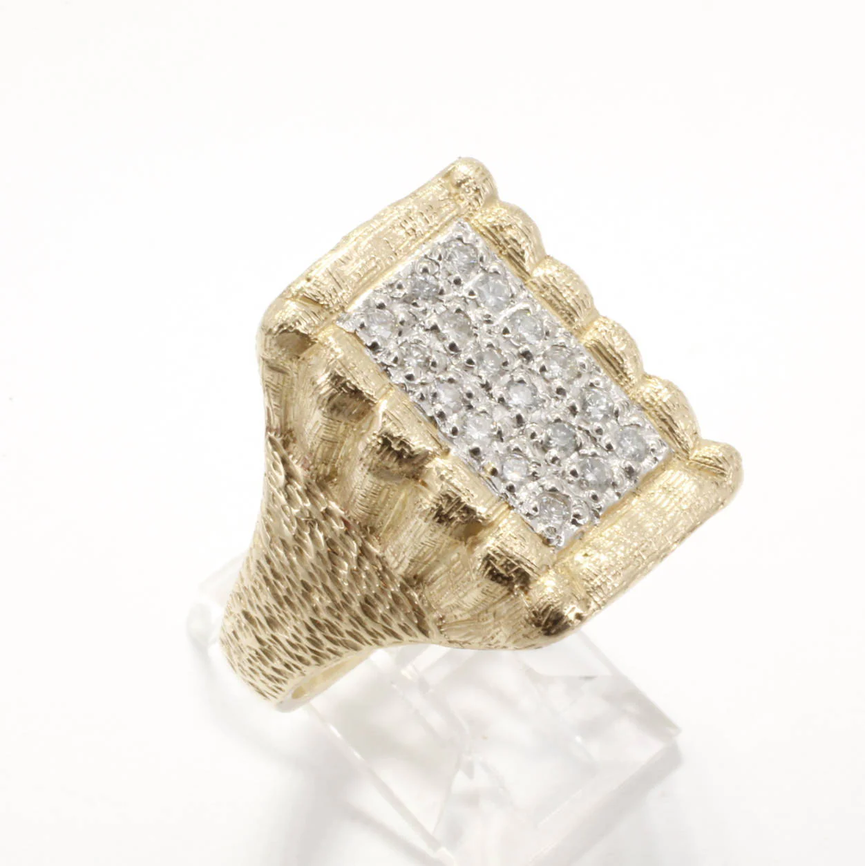 What materials are used in the ring?