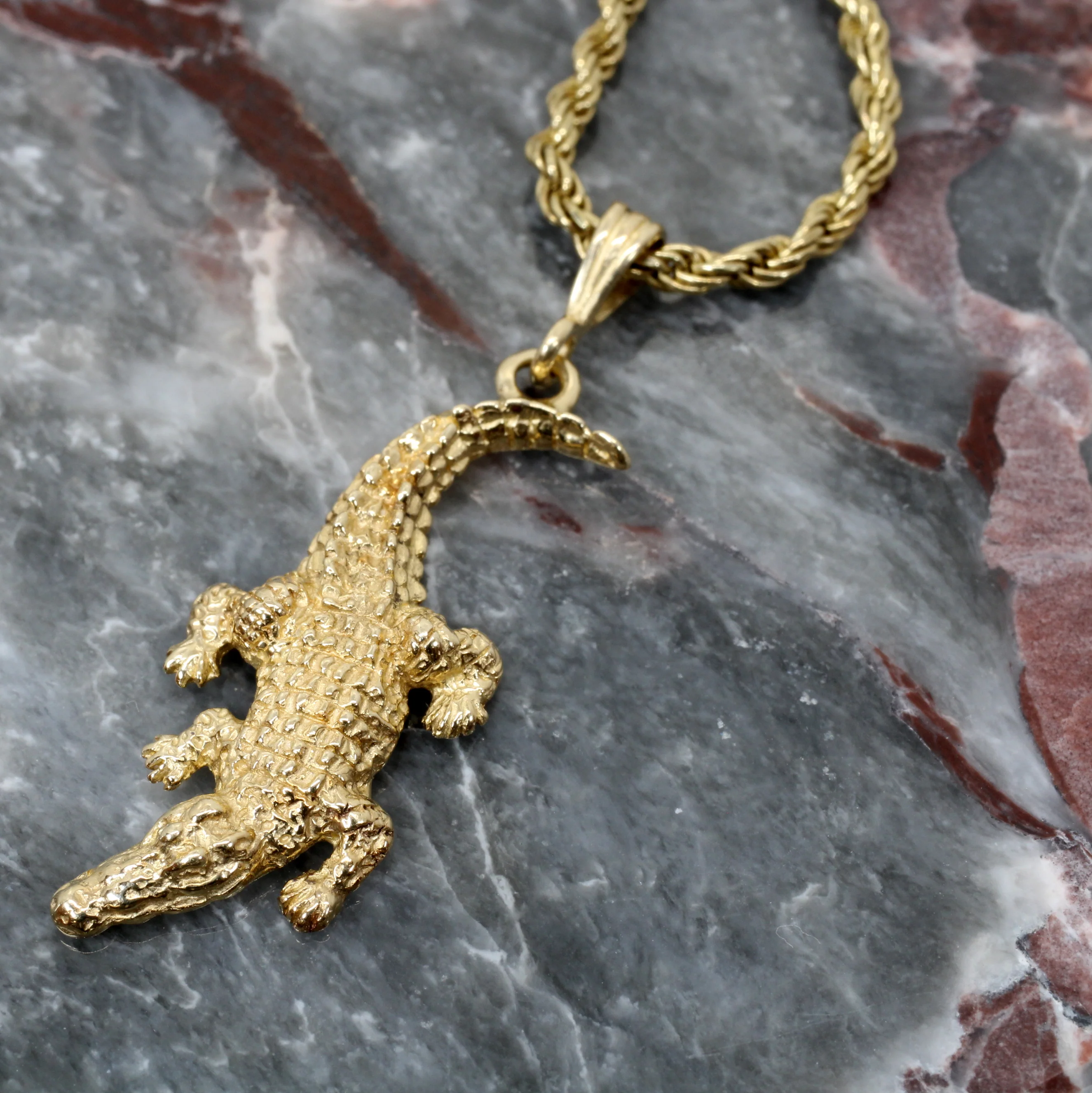 Mans Large Alligator Necklace in Solid 14kt Yellow Gold on Heavy Rope Chain Questions & Answers
