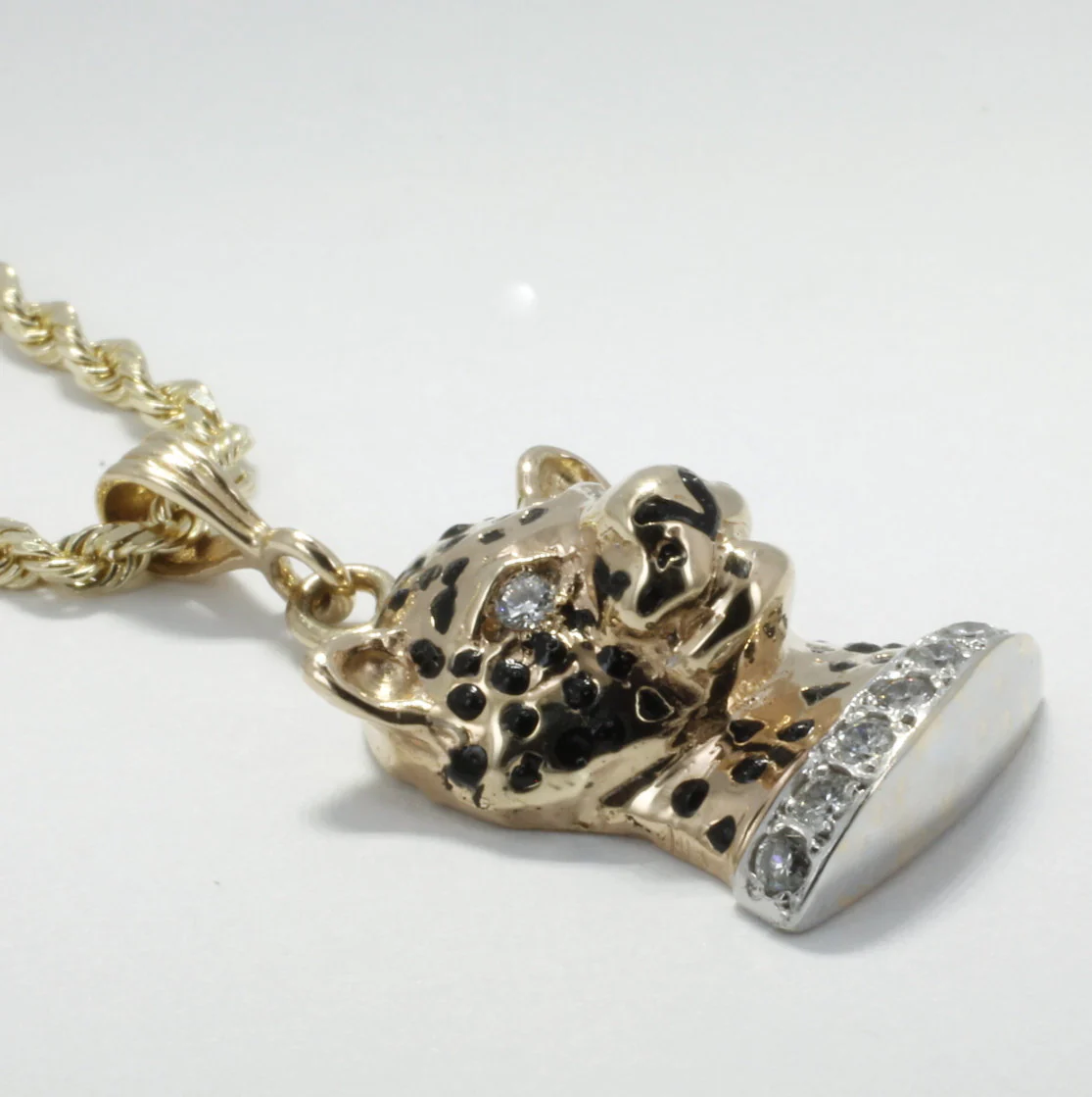Mans Leopard Head Necklace in 14kt yellow gold with a diamond collar Questions & Answers