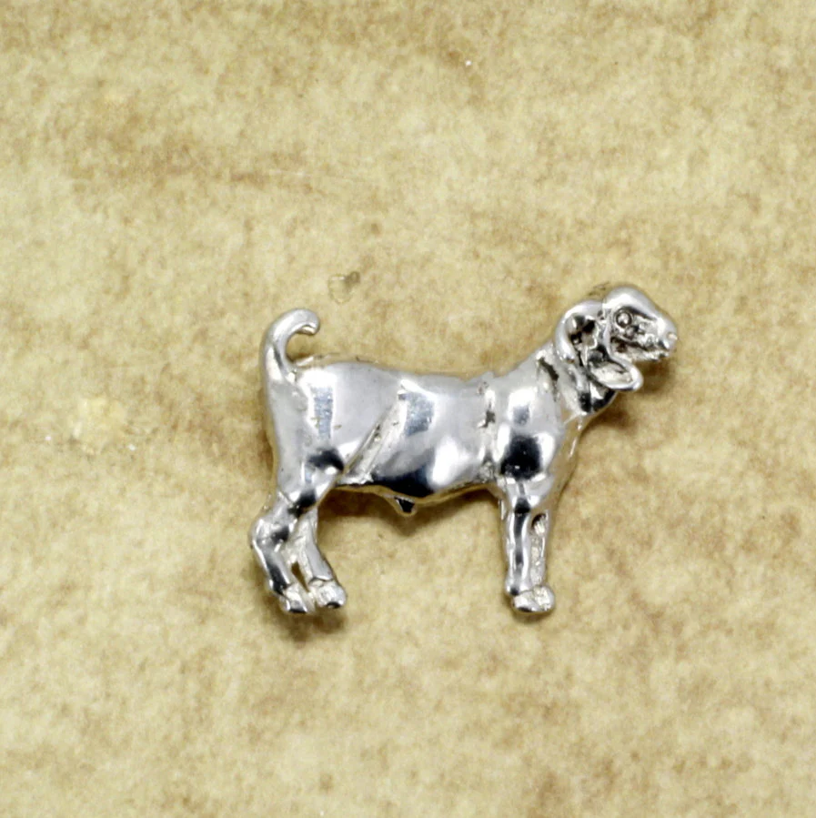 What design features does the goat tie tack have?