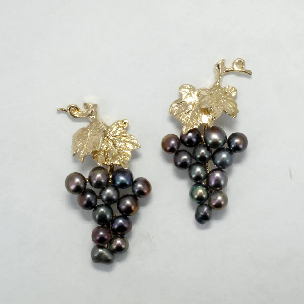 What type of earrings are attractive?