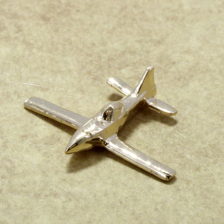 Can the Airplane Tie Tack or Lapel Pin be worn elsewhere besides a tie?
