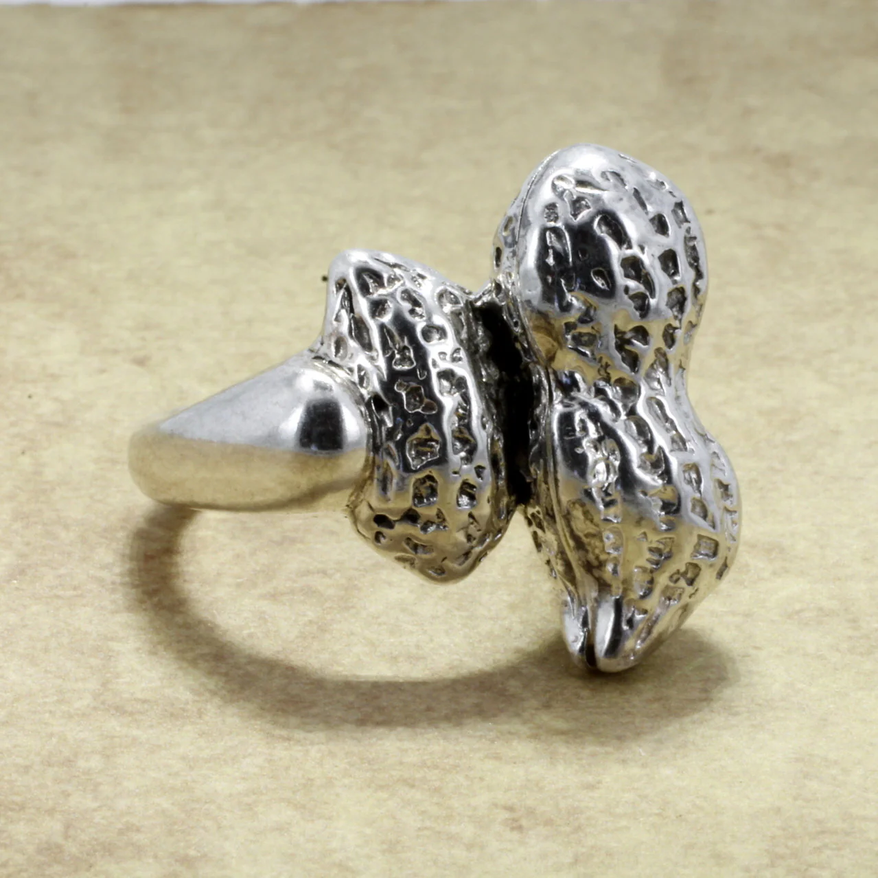 How wide is the top peanut on the ring?