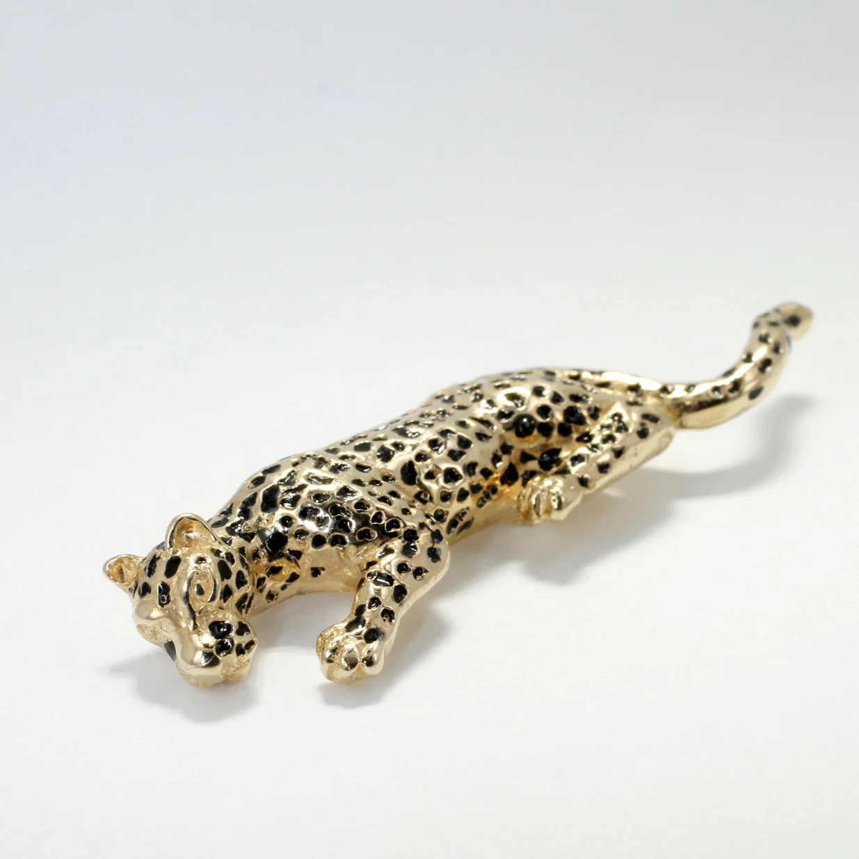 What color is featured in the brooch's design?