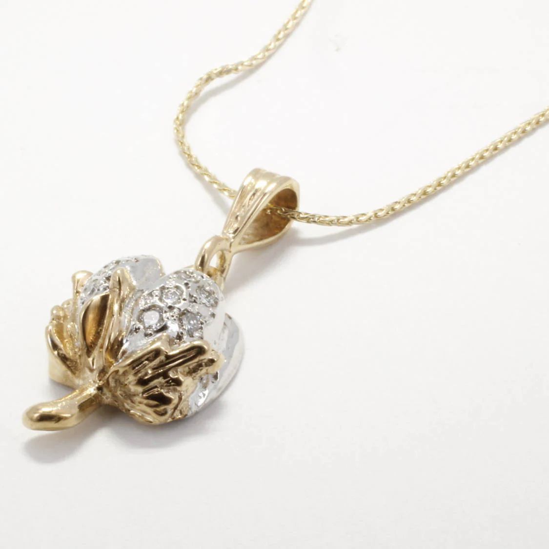 What is the significance of a necklace?
