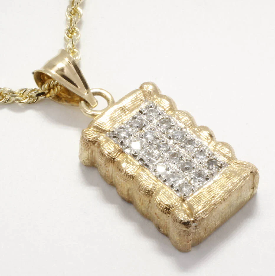 What is the material of the bale sack area of the necklace?