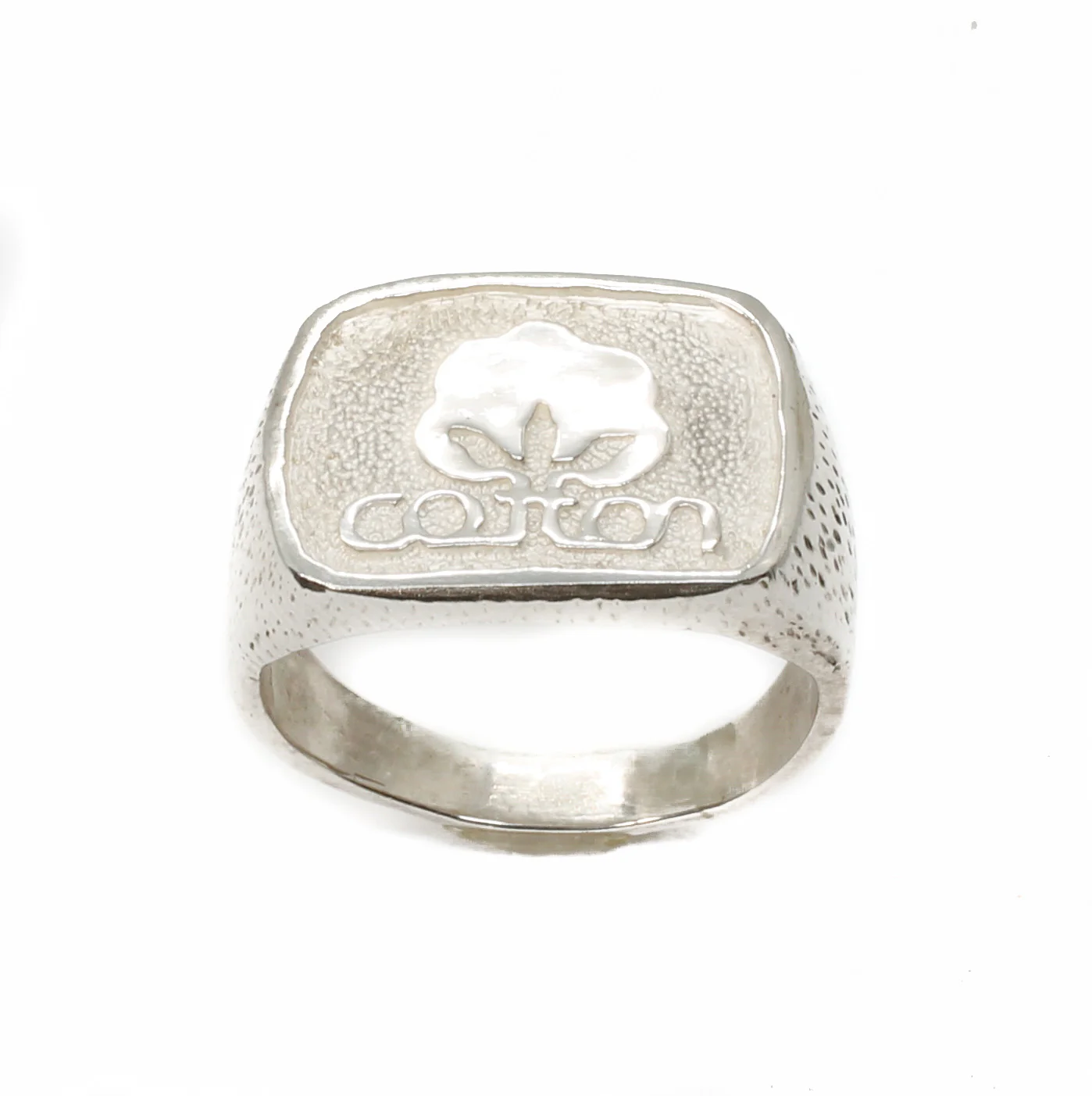 What sizes is the ring available in?