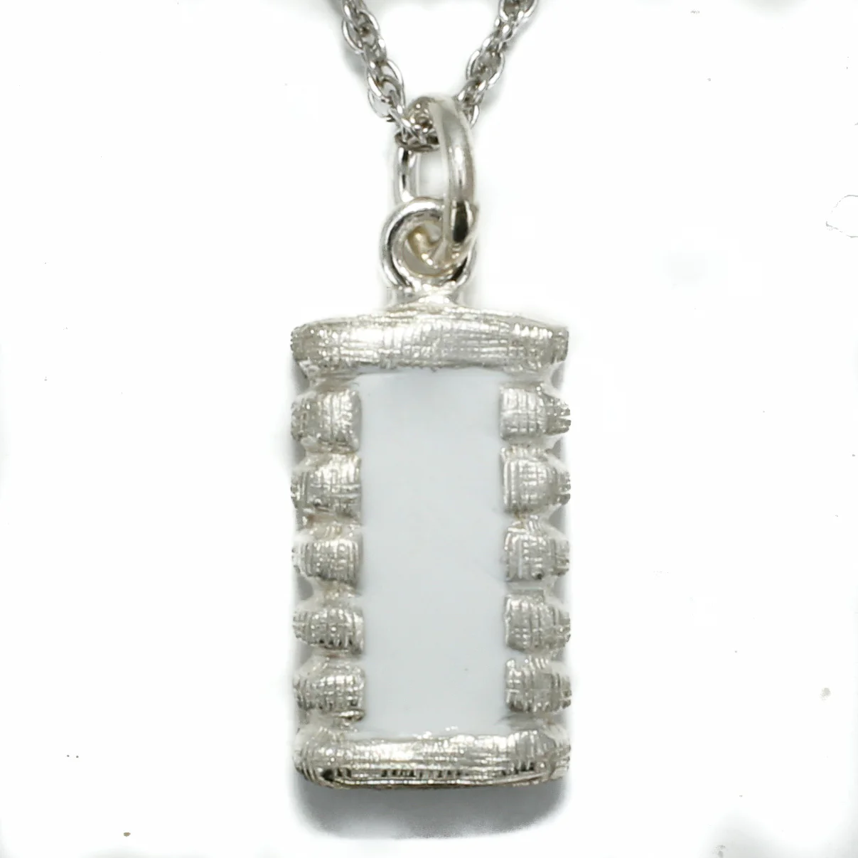What is the design feature of the cotton lint area in the necklace?