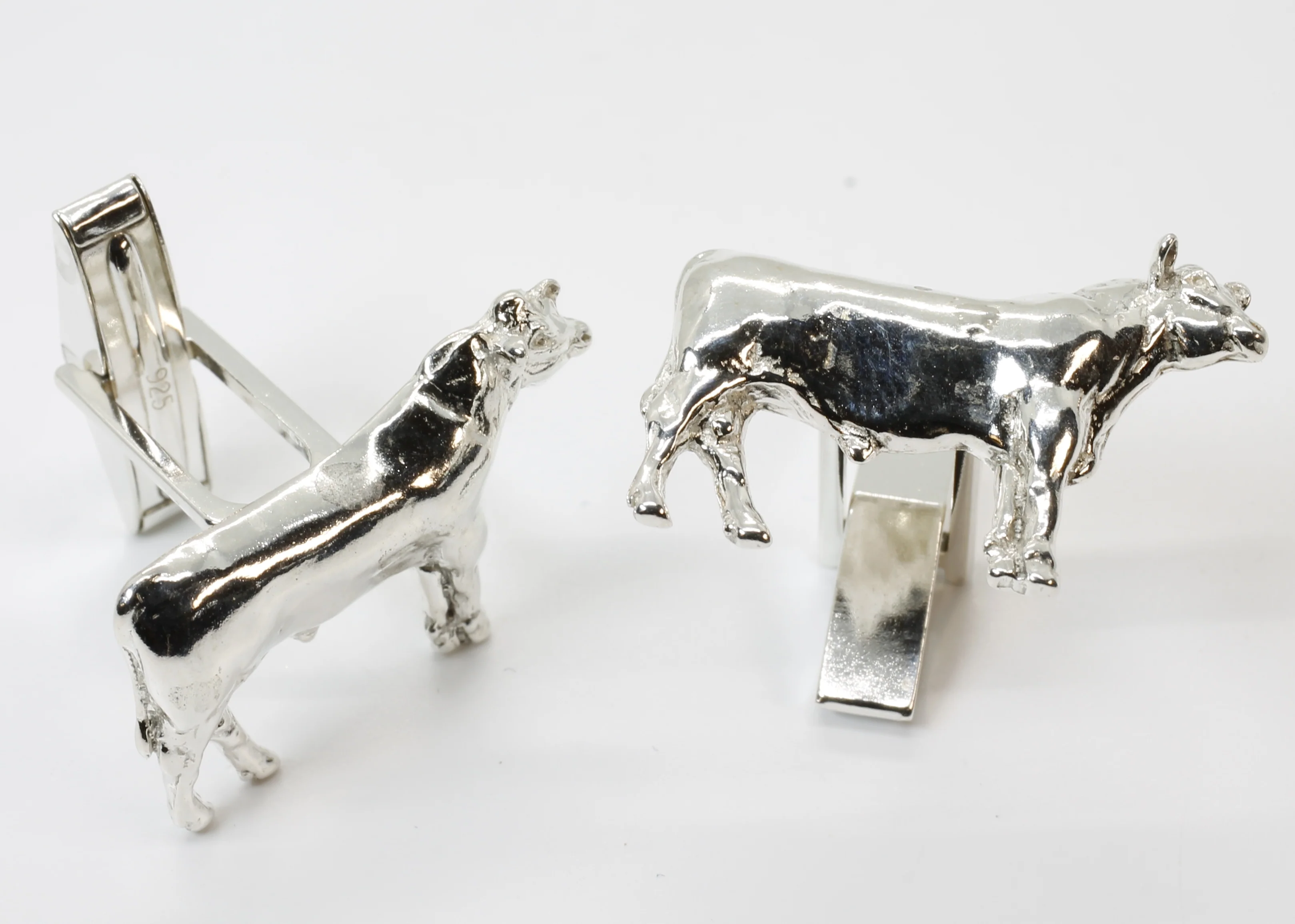 Do they put real diamonds in 925 silver?