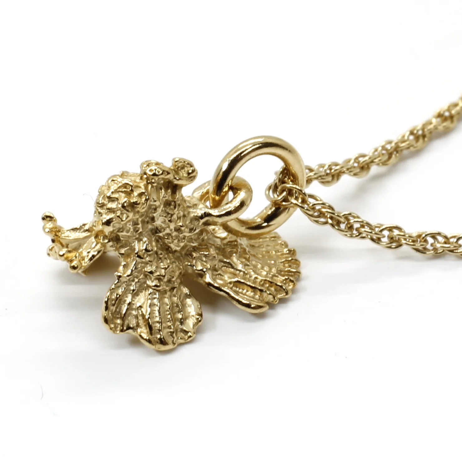 Is there a custom design service available for creating unique jewelry pieces?