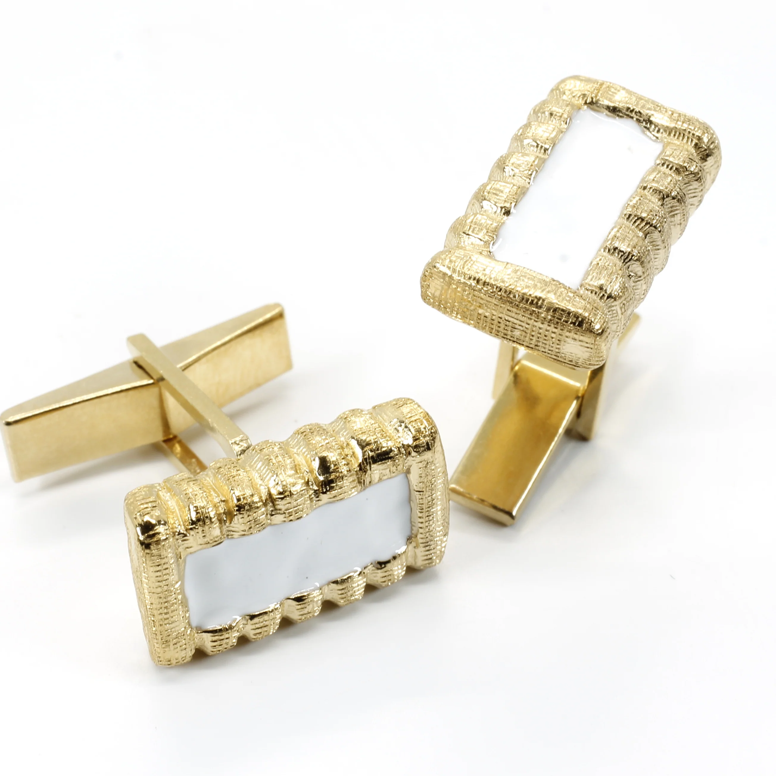 What does it mean when someone gives you cufflinks?