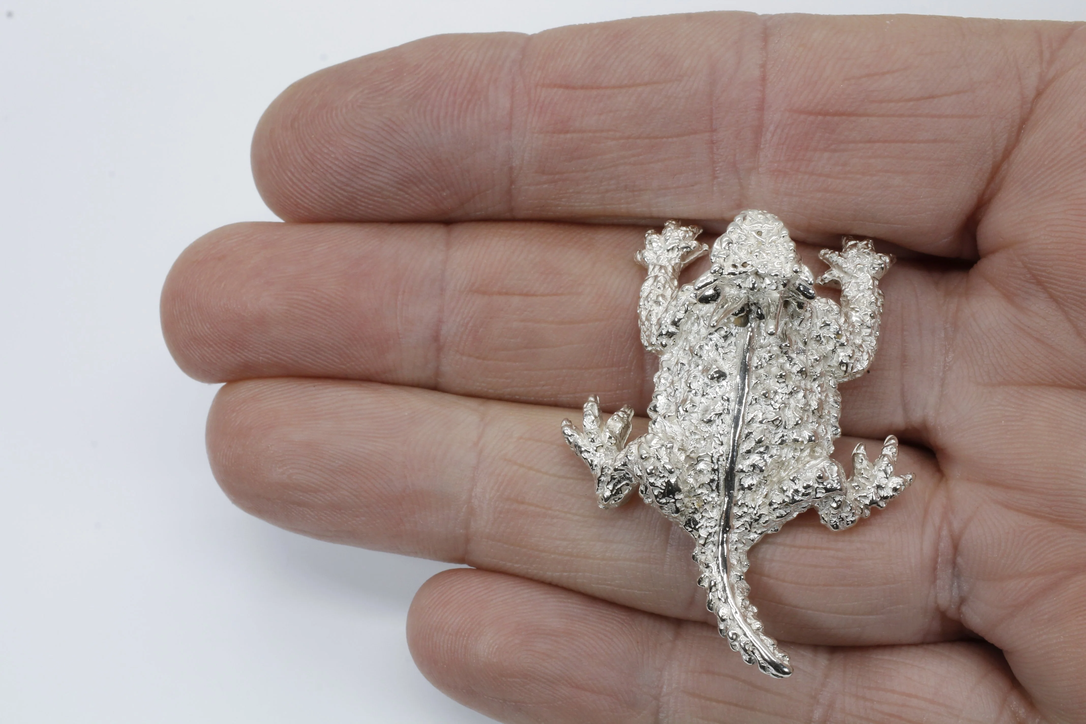 Is there a custom design service available for creating unique jewelry pieces?