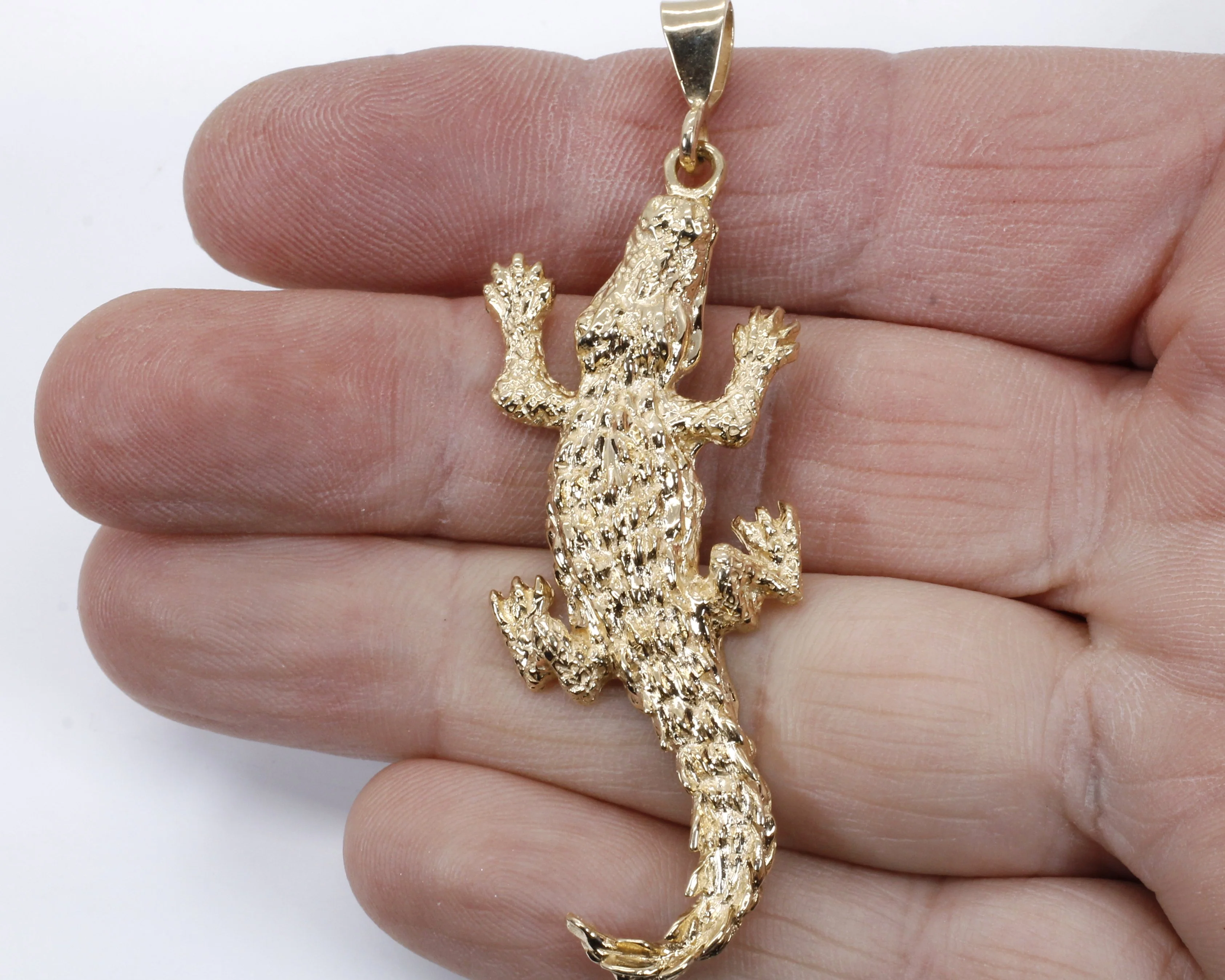 How fast is the shipping for the alligator pendant?