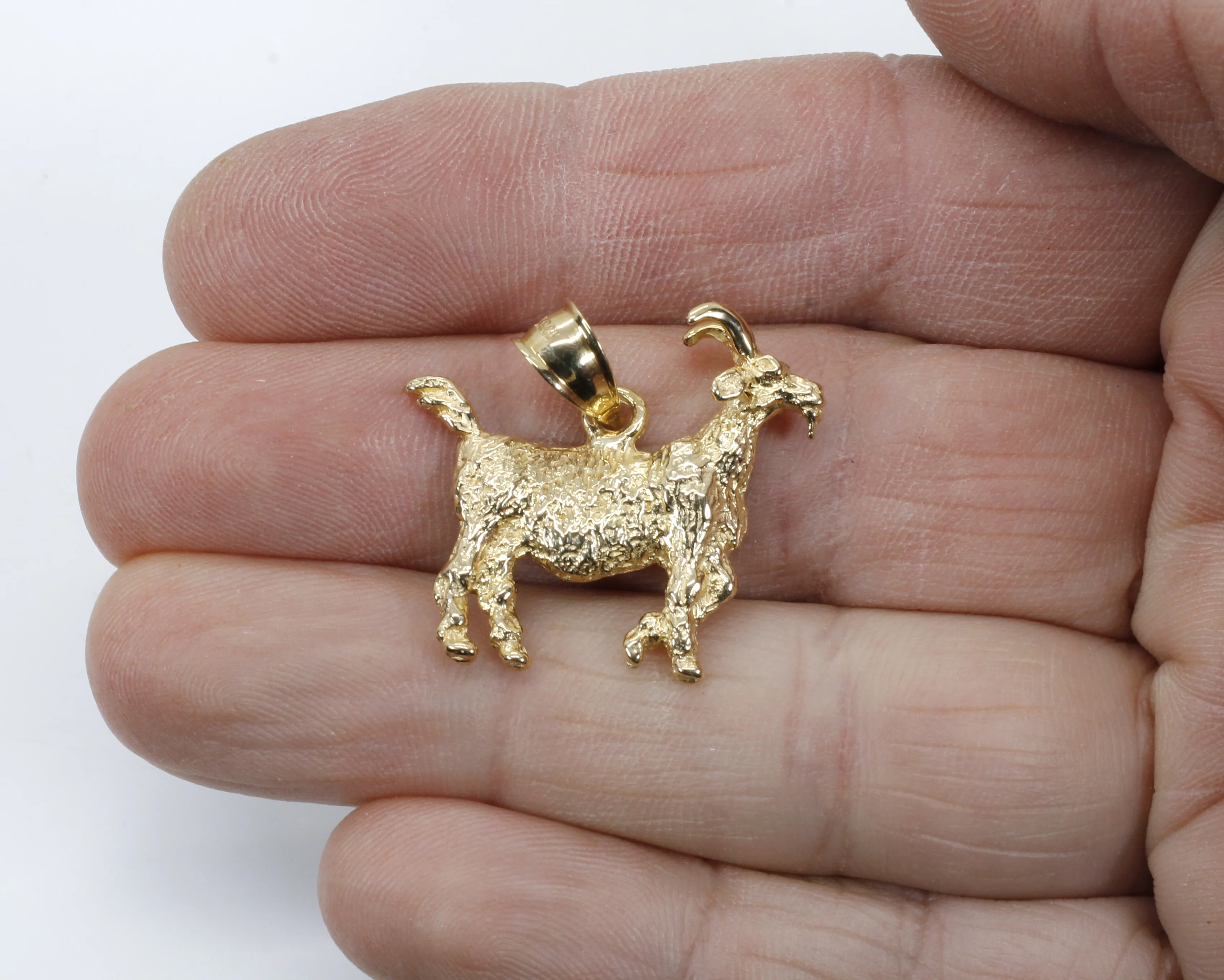 How much is a 14k gold pendant worth?