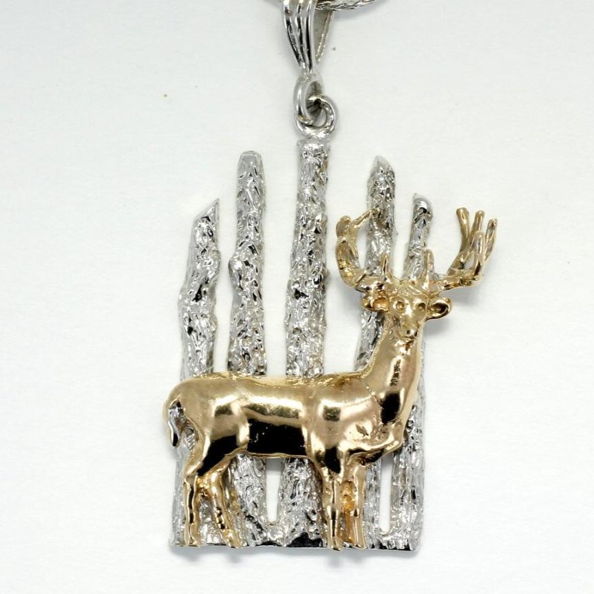 What type of chain is included with the necklace?