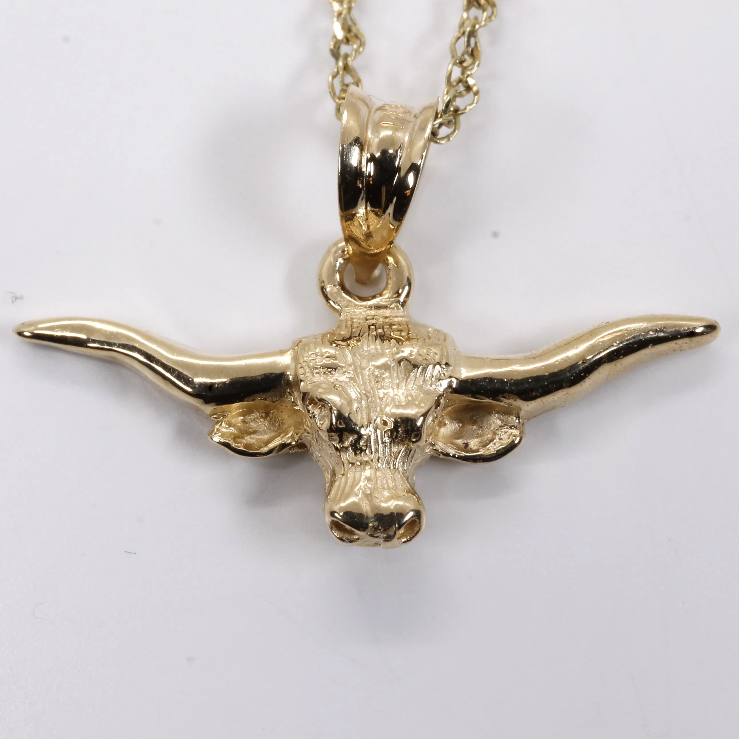 What is the length of the chain included with the Longhorn necklace?