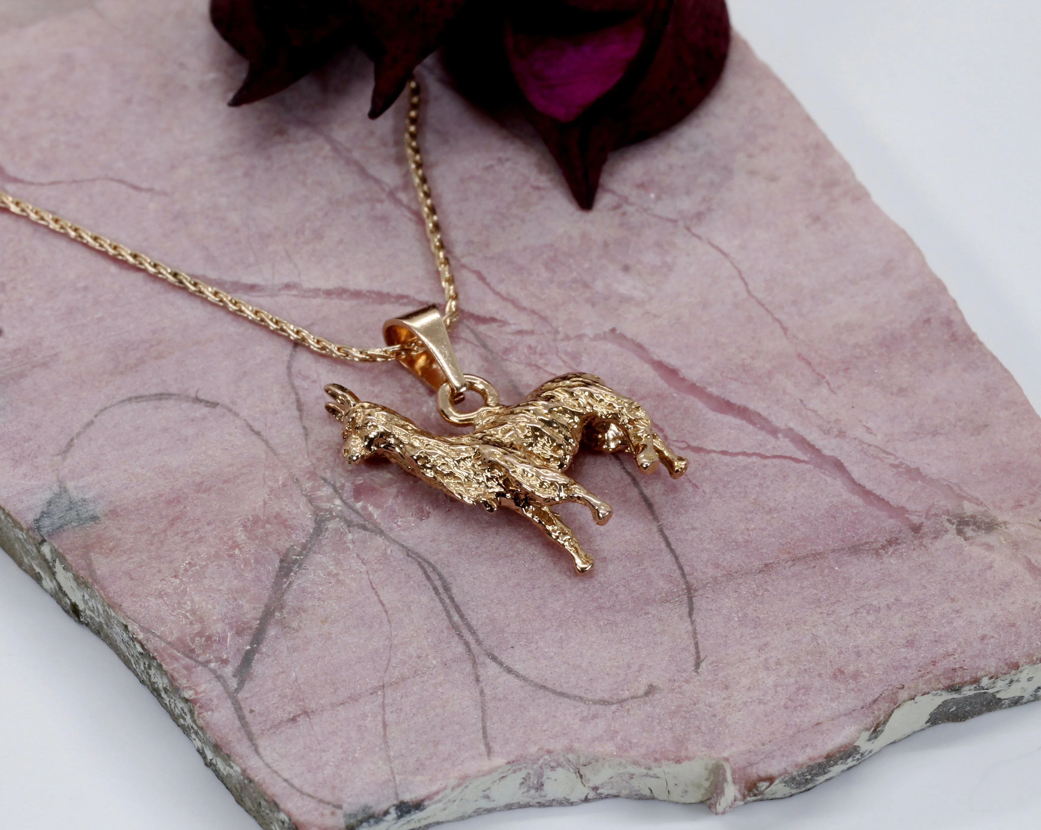 What is the total weight of the necklace with the wheat chain?