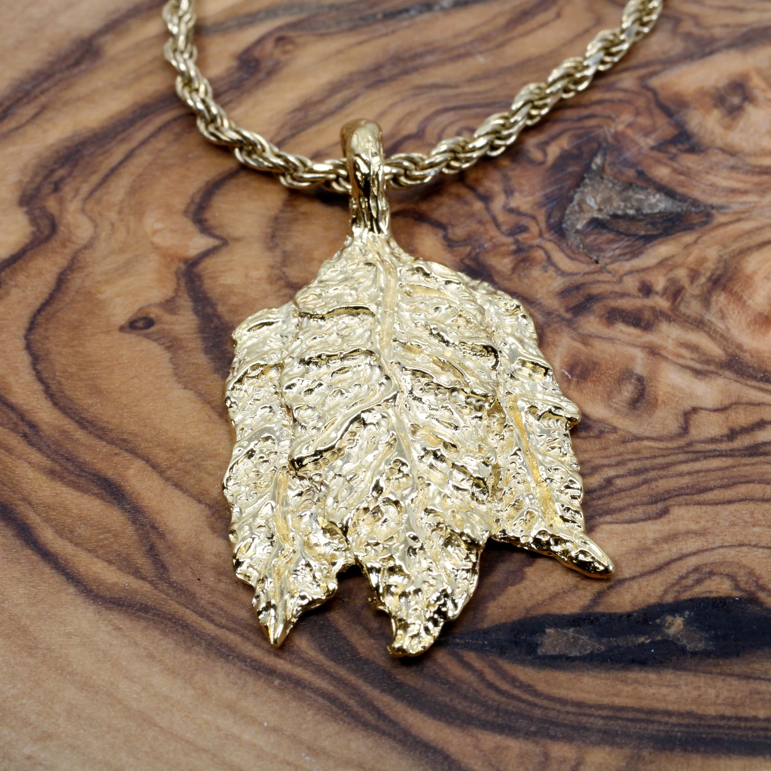 What type of clasp does the chain have?