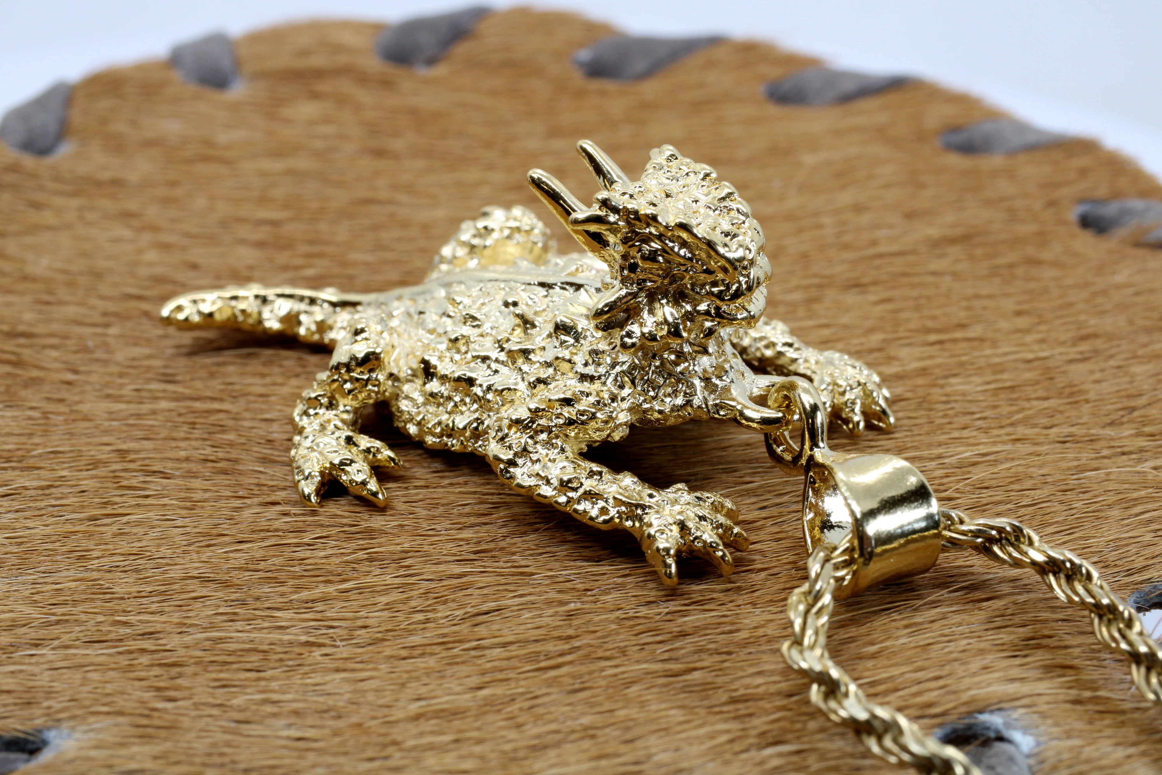 Giant Size 14kt Gold Vermeil Horned Toad Frog Lizard Necklace Questions & Answers