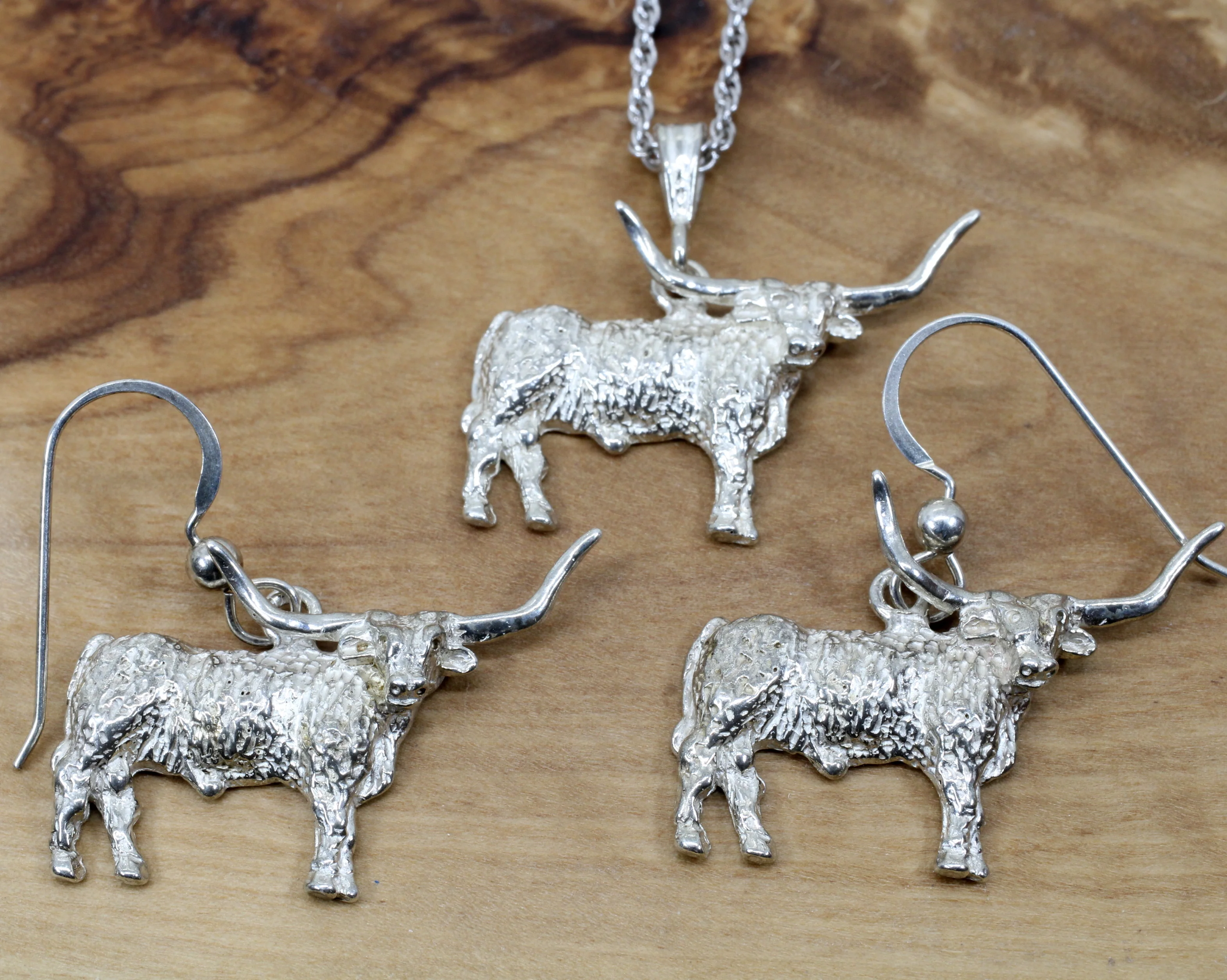 Texas Longhorn Set of Necklace and Earrings with medium 2-d Longhorns Questions & Answers