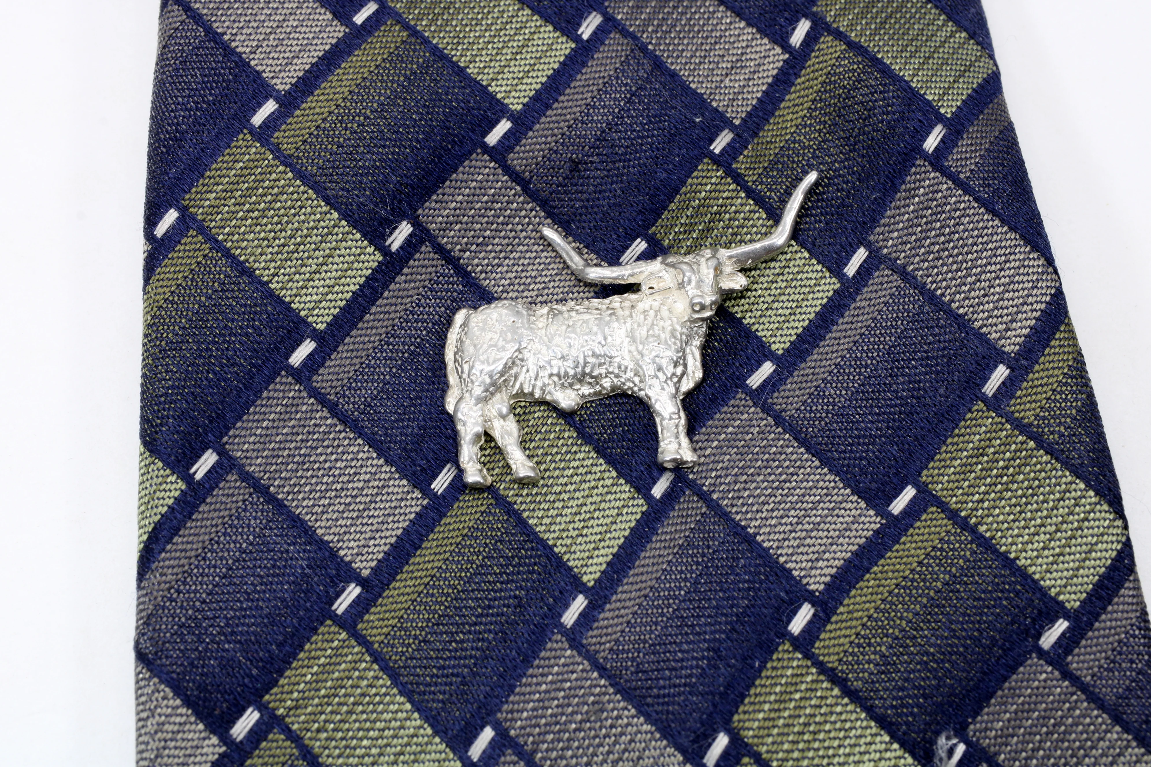 Is there a custom design service available for the Texas Longhorn Tie Tack?
