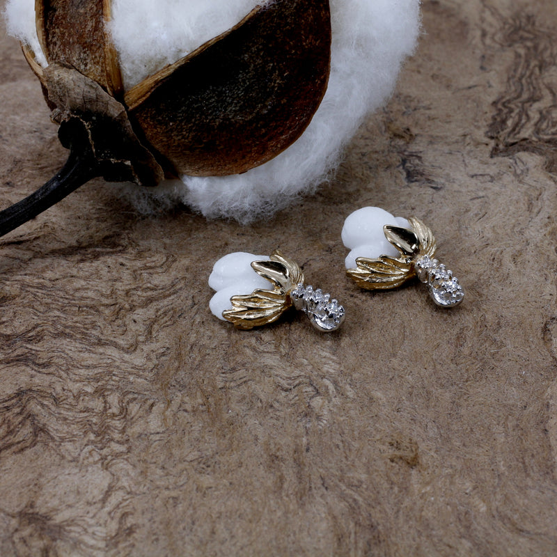 Set of Cotton Boll Necklace And Stud Earrings with Diamonds in Yellow Gold